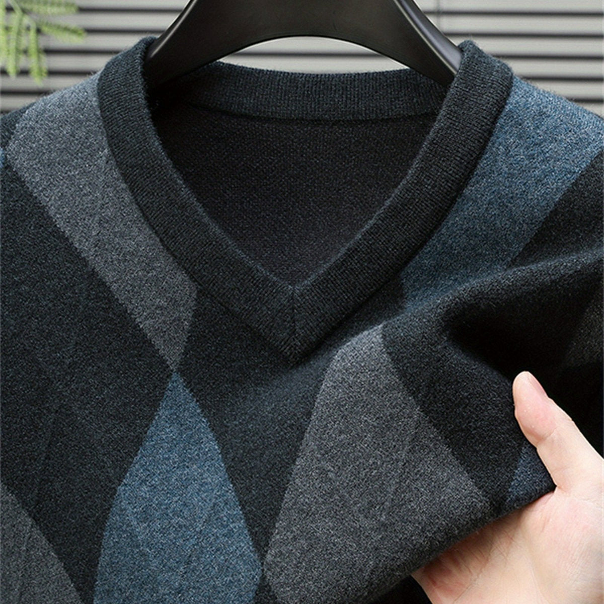 Men's Argyle V-Neck Sweater | Classic Style – Casual Wear, Office Attire
