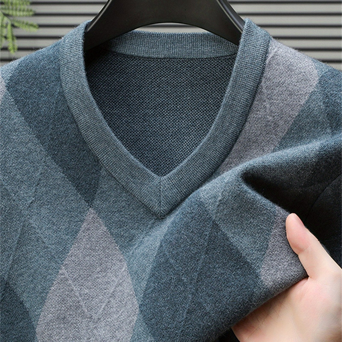 Men's Argyle V-Neck Sweater | Classic Style – Casual Wear, Office Attire